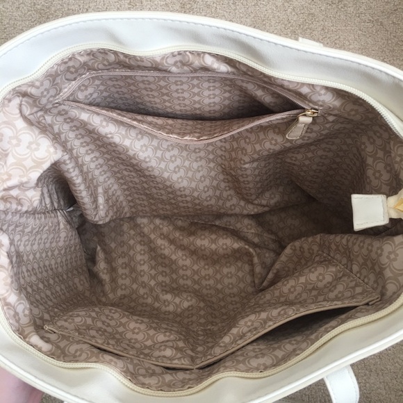 ‼️SOLD‼️ CHARMING CHARLIE Cream Floral Tote Bag - Picture 4 of 6